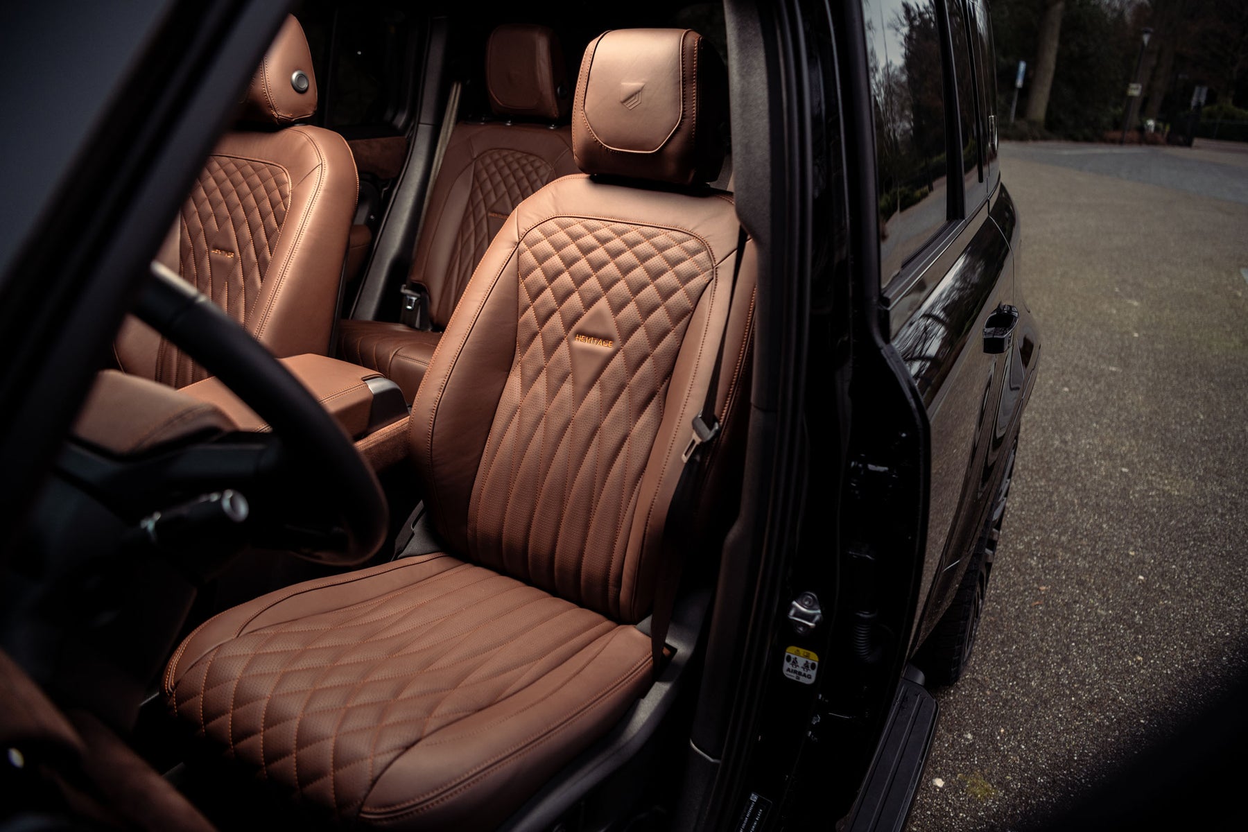 Defender P400e - Black & Majestic Brown