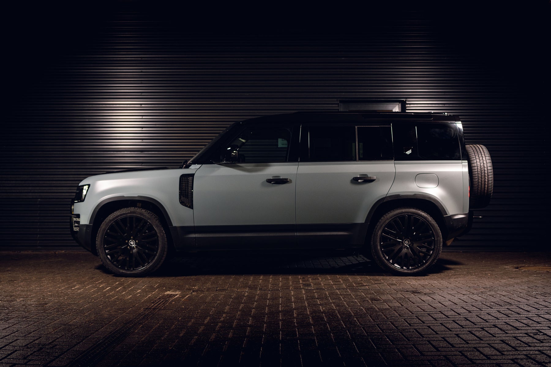 Defender P400e - Heritage Customs