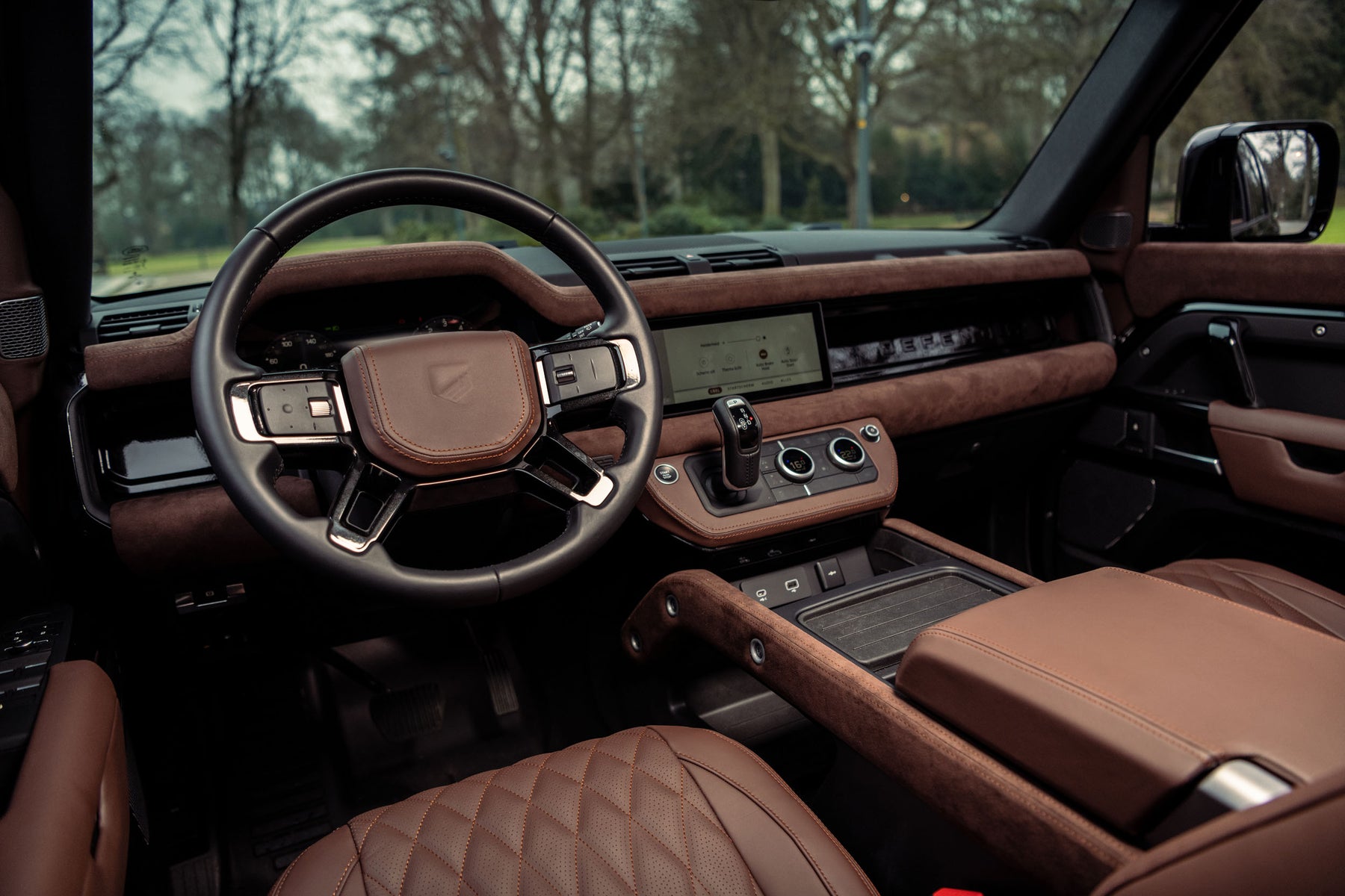 Defender P400e - Black & Majestic Brown