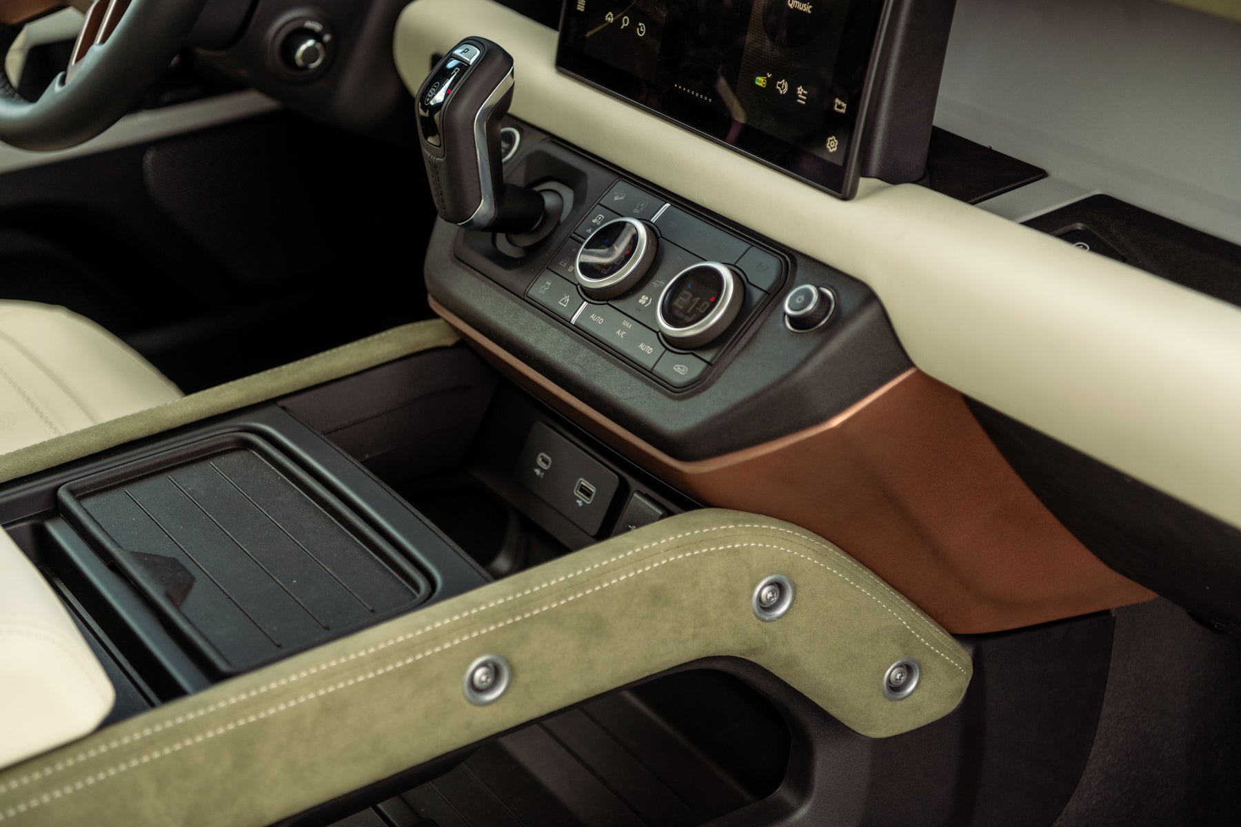 Defender 110 D250 - Khaki Copper