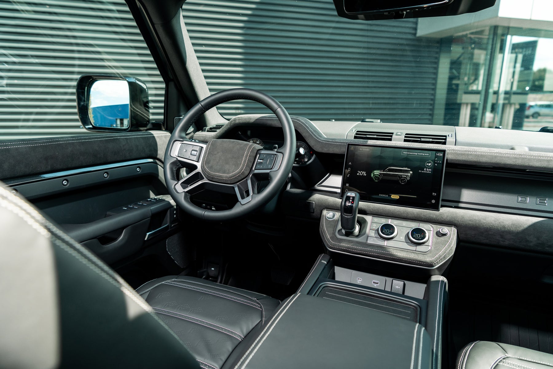 Defender 110 P400e - Deep green