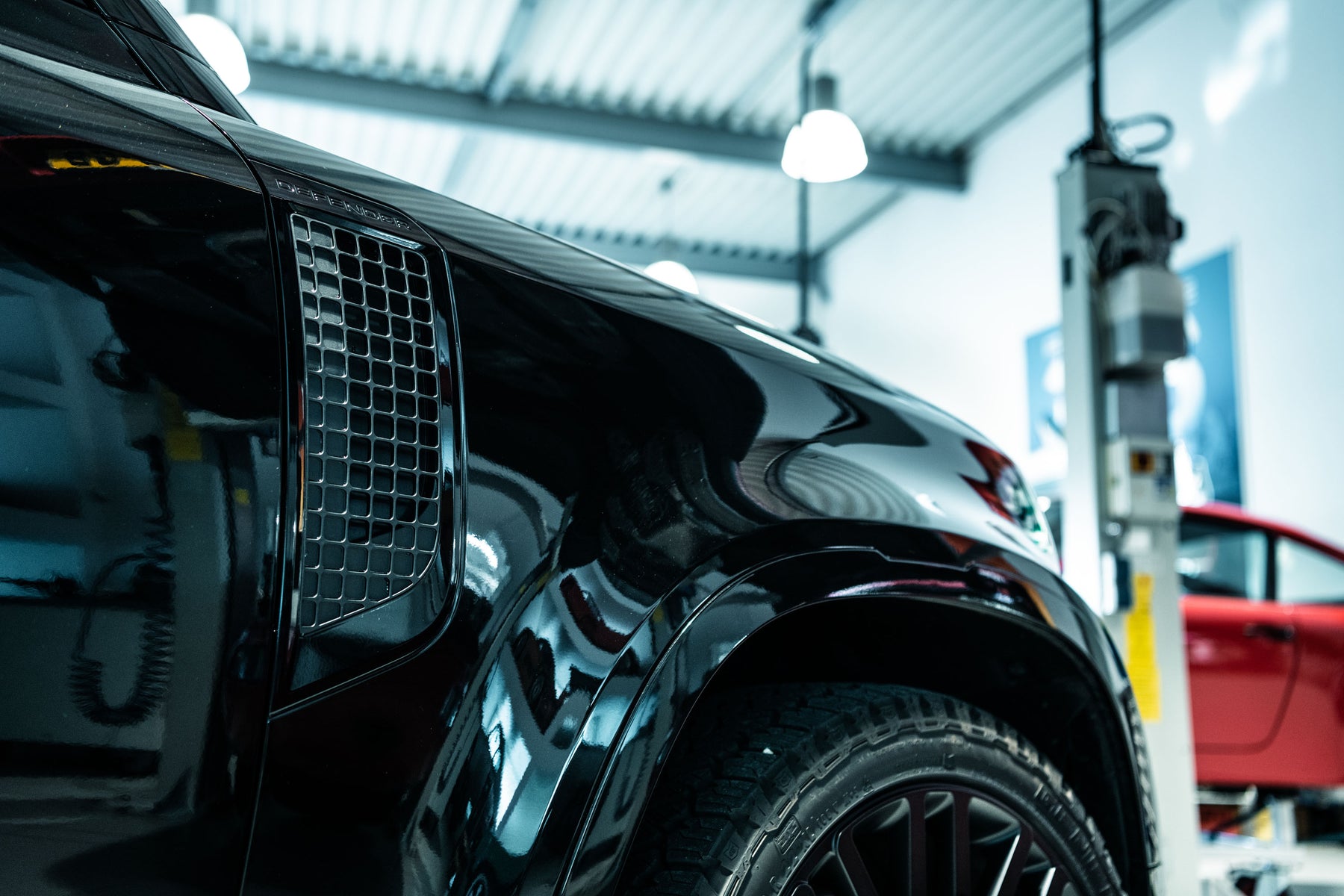 Defender P400e - Heritage Customs Sport