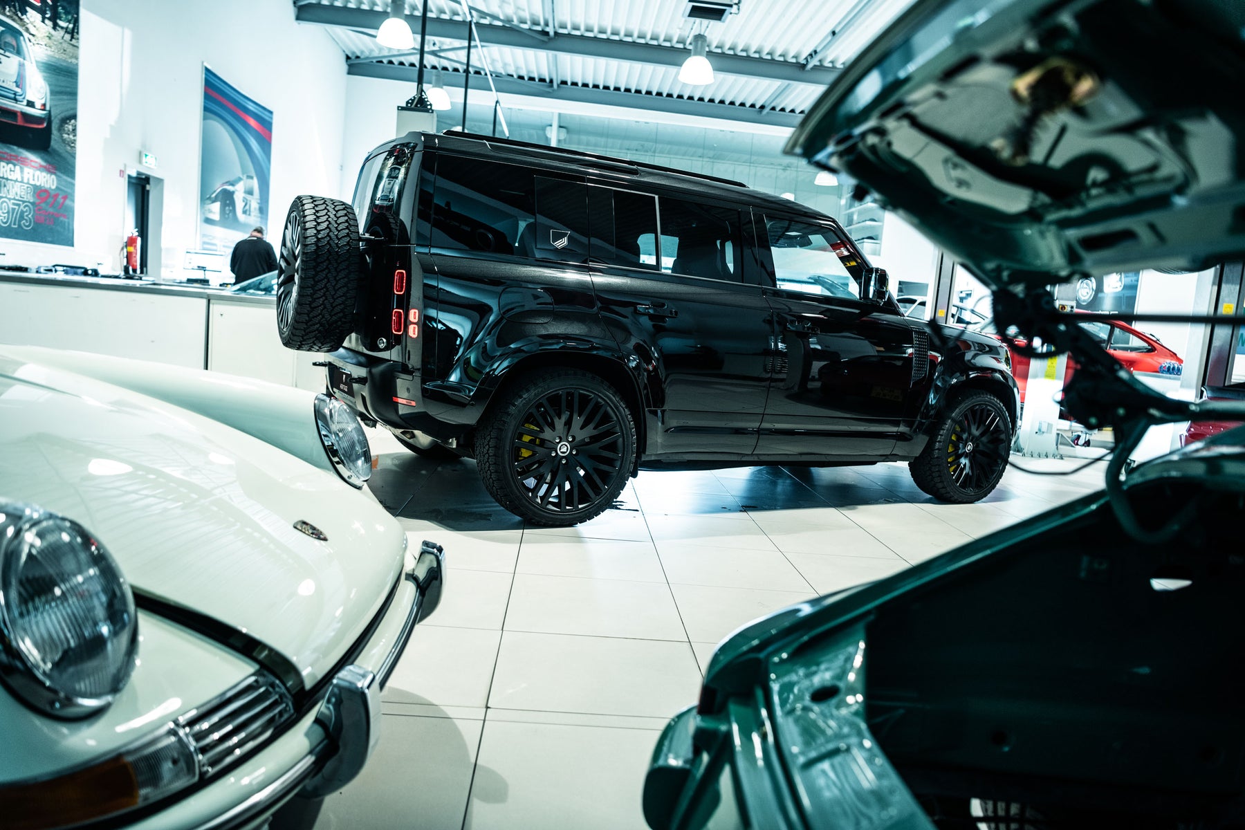 Defender P400e - Heritage Customs Sport