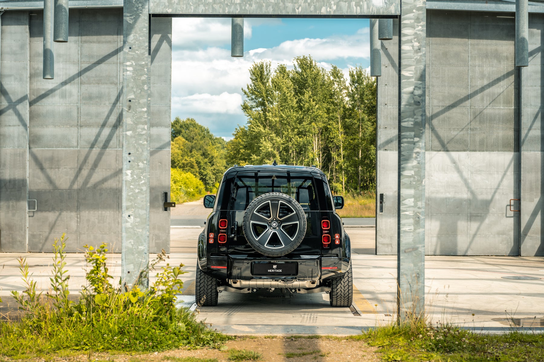 Defender 110 - Santorini black alcantara