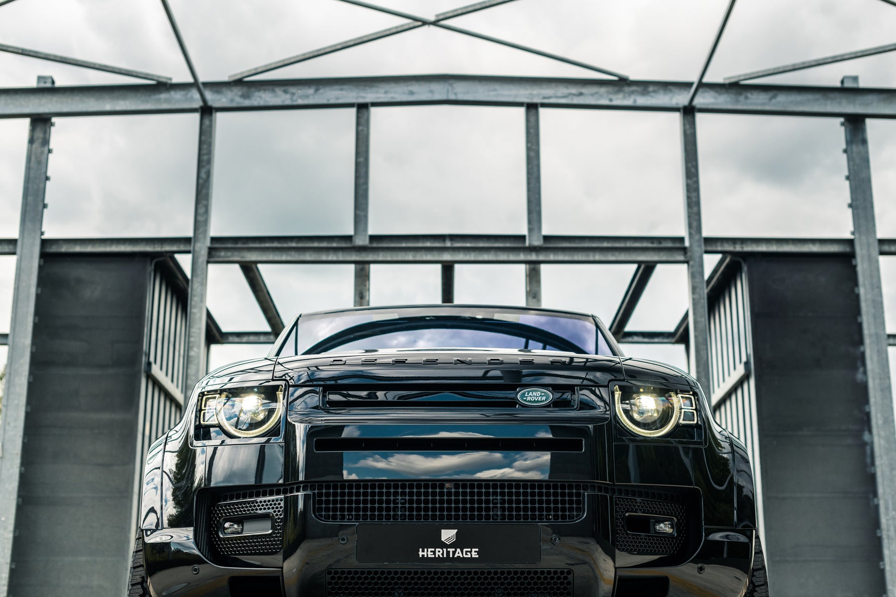 Defender 110 - Santorini black alcantara
