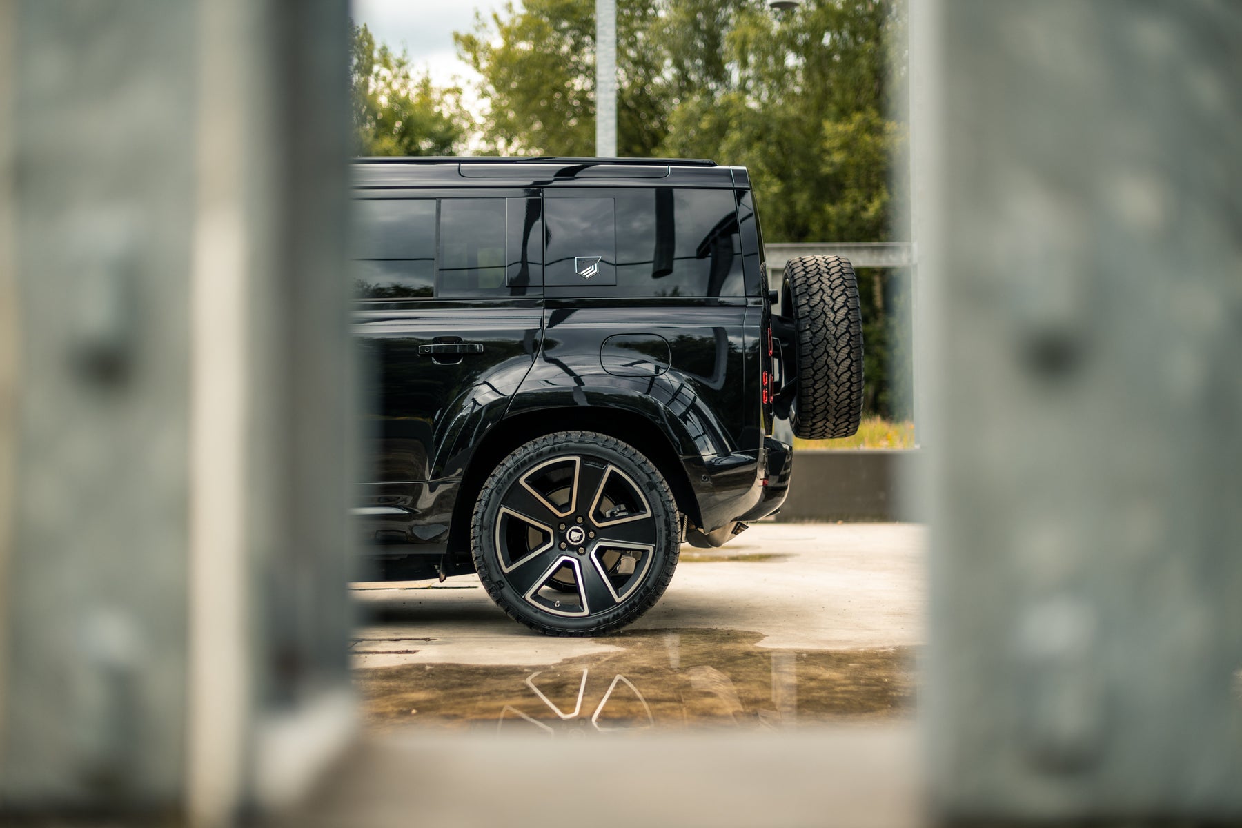 Defender 110 - Santorini black alcantara