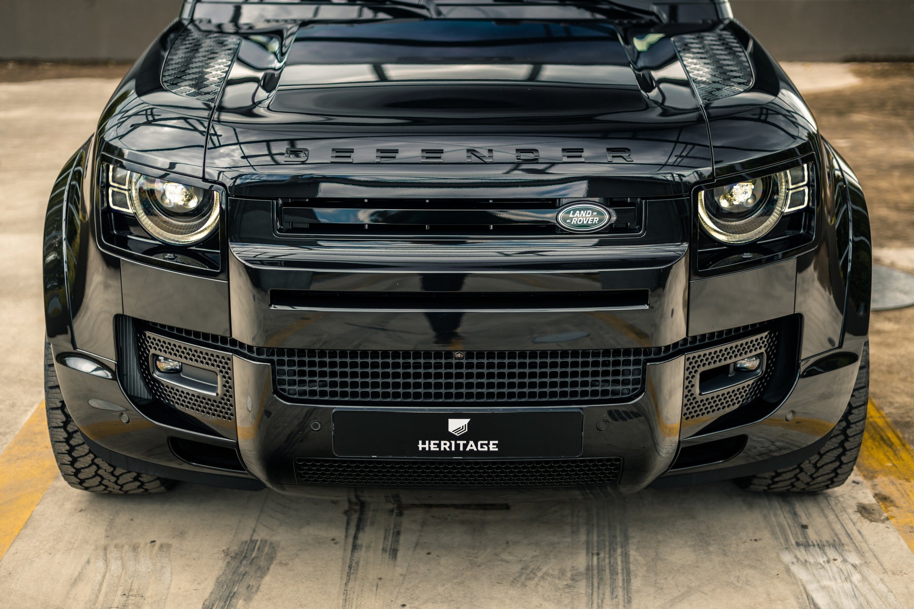 Defender 110 - Santorini black alcantara