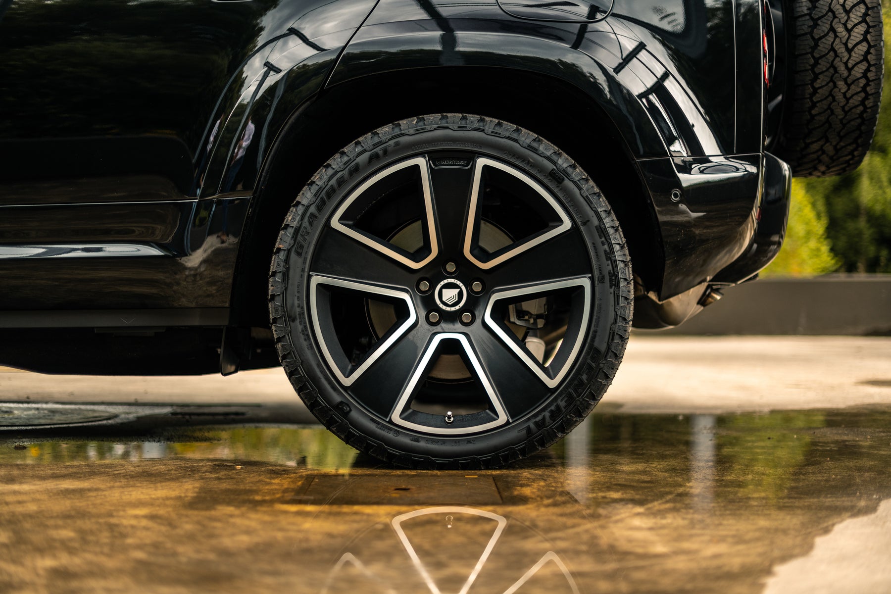 Defender 110 - Santorini black alcantara