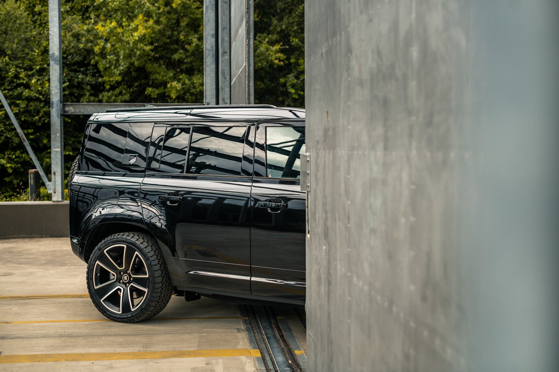 Defender 110 - Santorini black alcantara