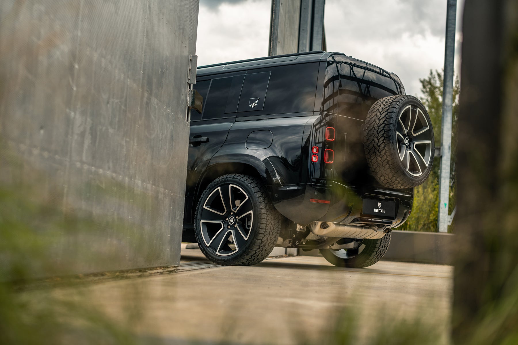 Defender 110 - Santorini black alcantara