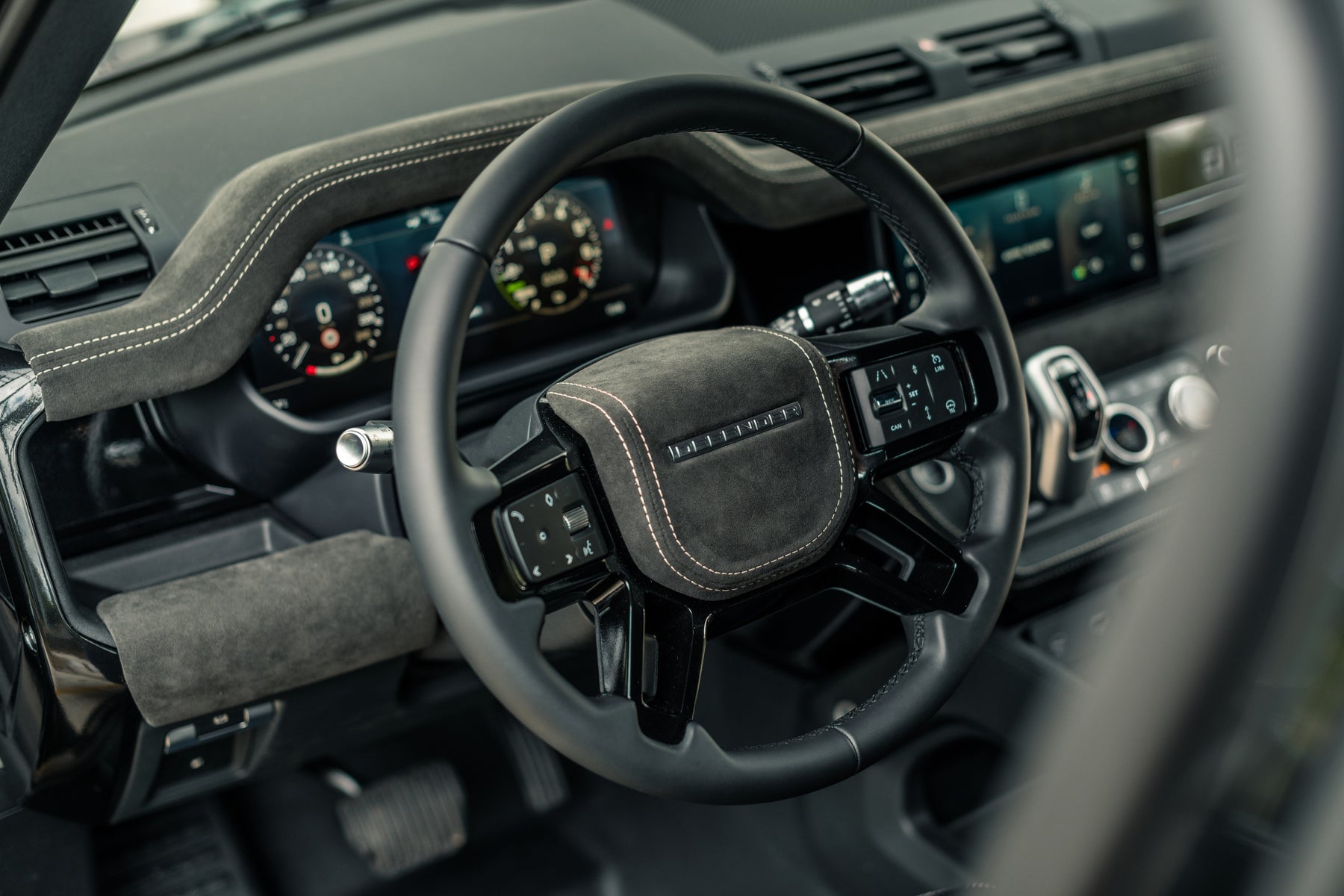Defender 110 - Santorini black alcantara