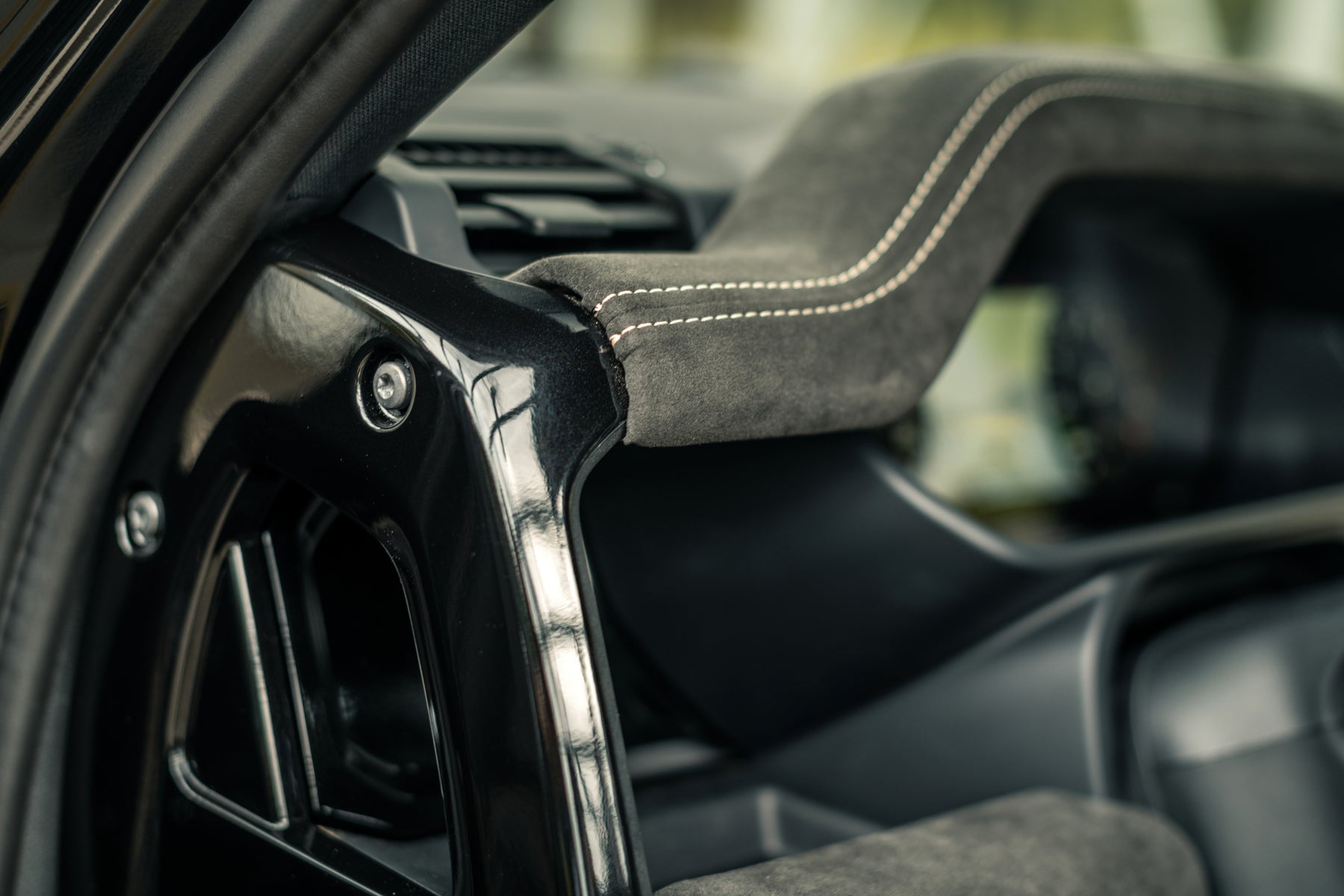 Defender 110 - Santorini black alcantara
