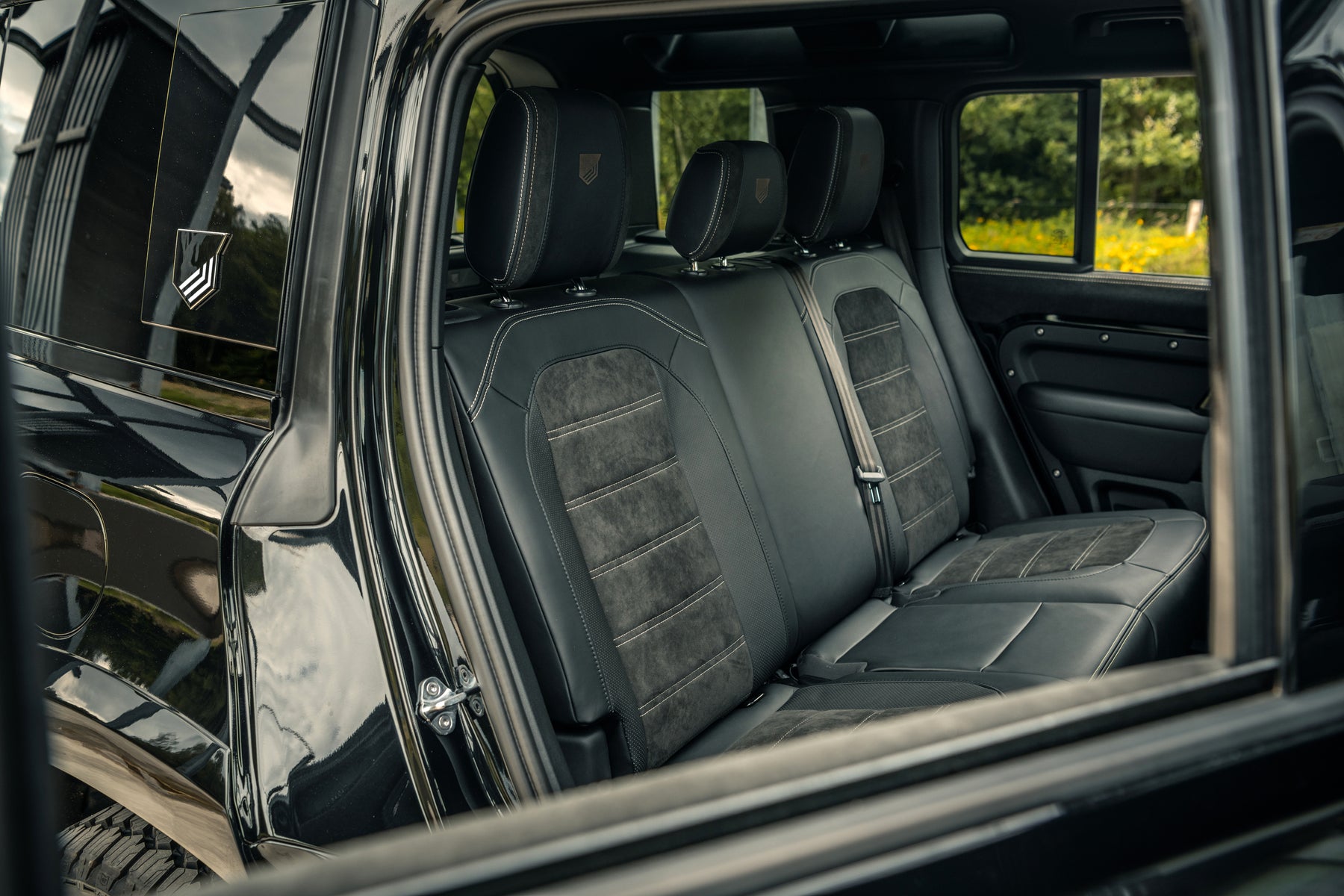 Defender 110 - Santorini black alcantara