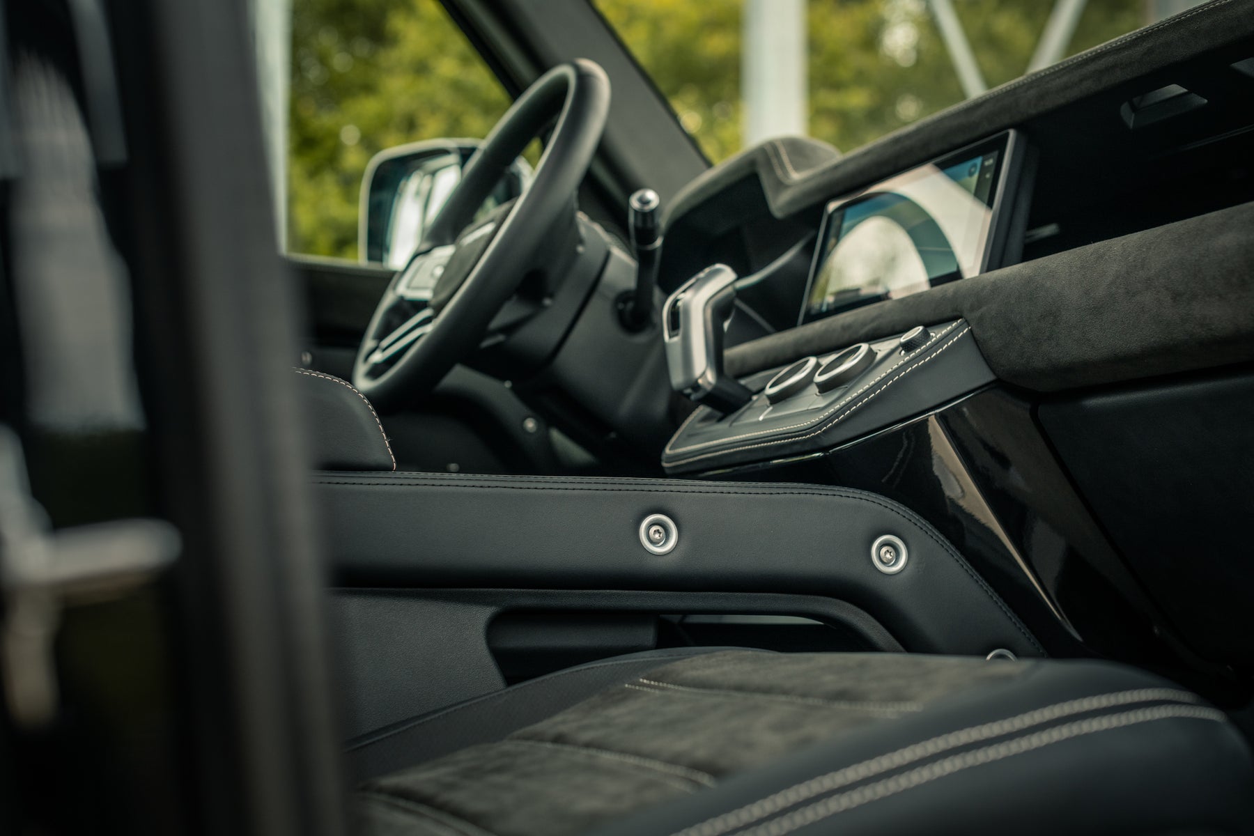 Defender 110 - Santorini black alcantara