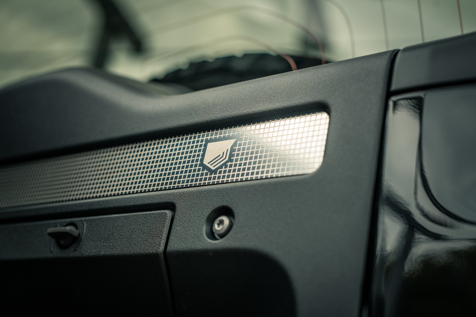 Defender 110 - Santorini black alcantara