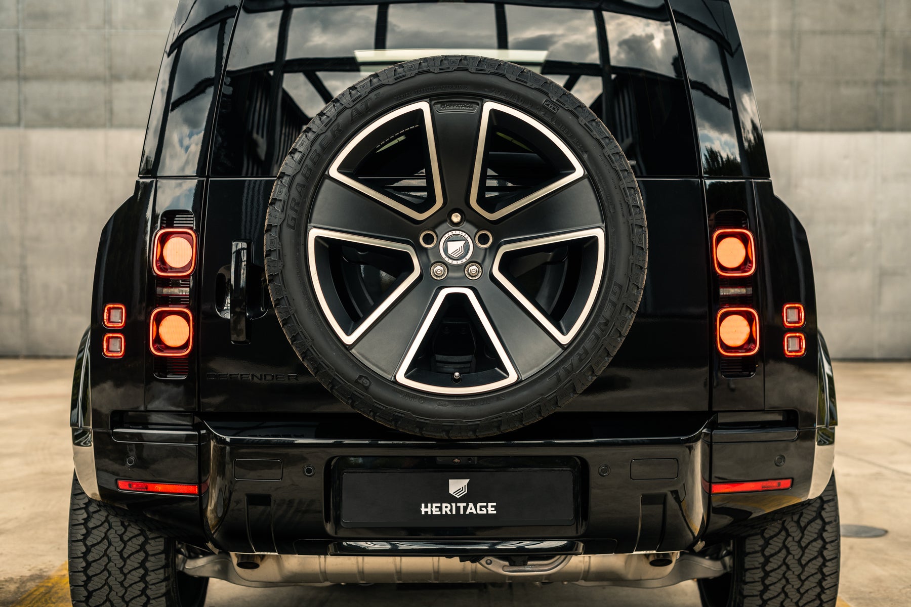Defender 110 - Santorini black alcantara