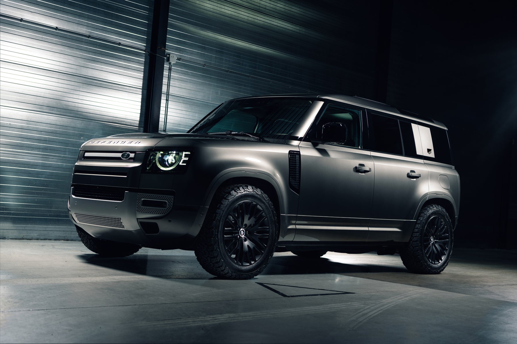 Defender 110 P400e - Silicon silver dynamic