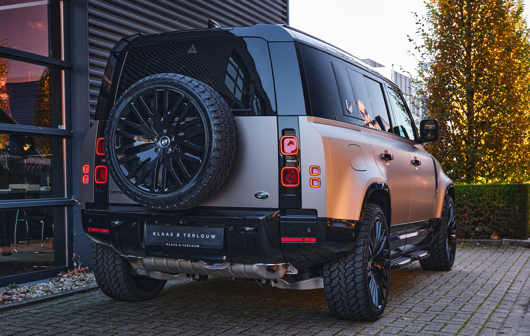 Defender P400e - Lantau bronze