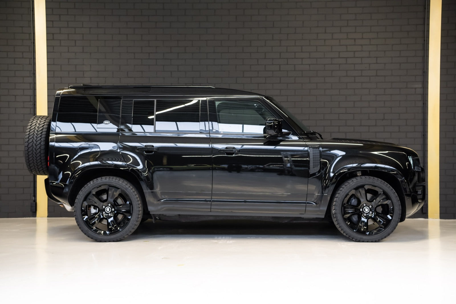 Defender 110 P400 - Santorini black