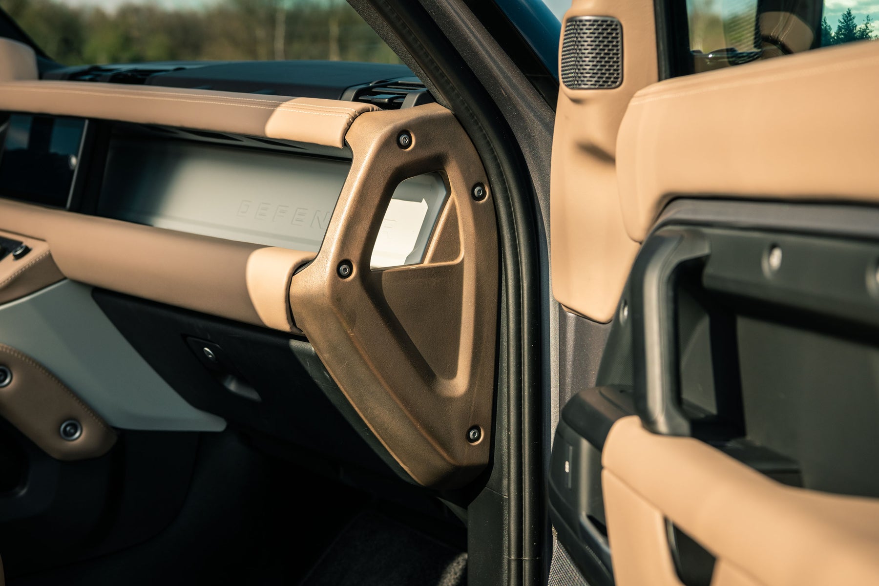Defender P400e - Heritage Customs