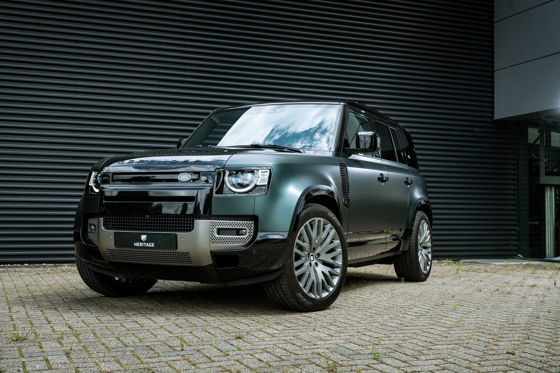 Defender 110 P400e - Deep green
