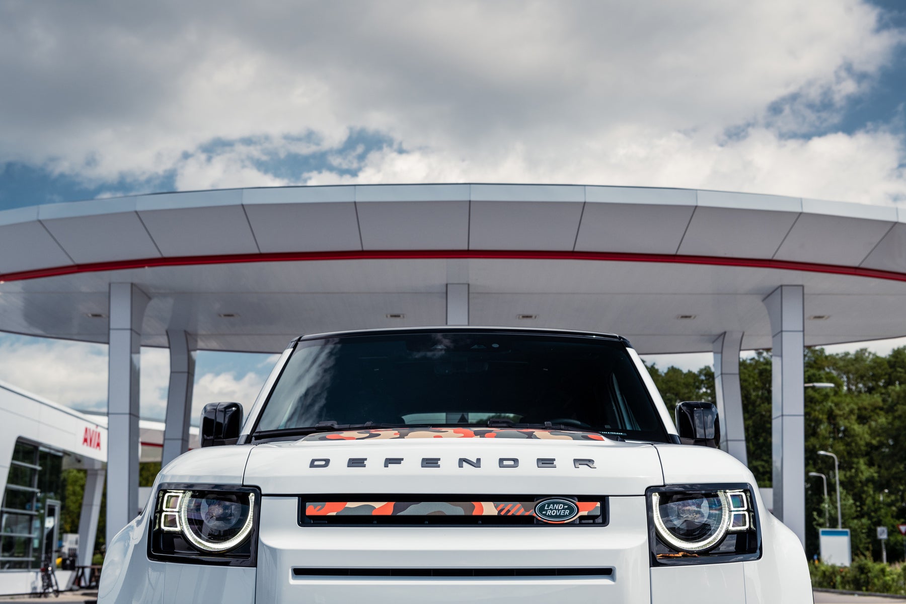Defender 110 P400e - Camo commercial