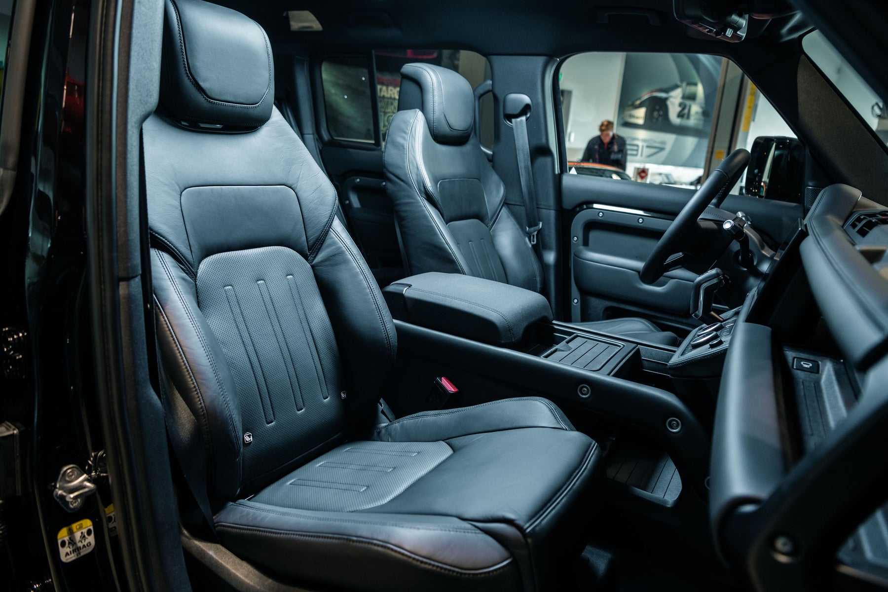 Defender P400e - Heritage Customs Sport