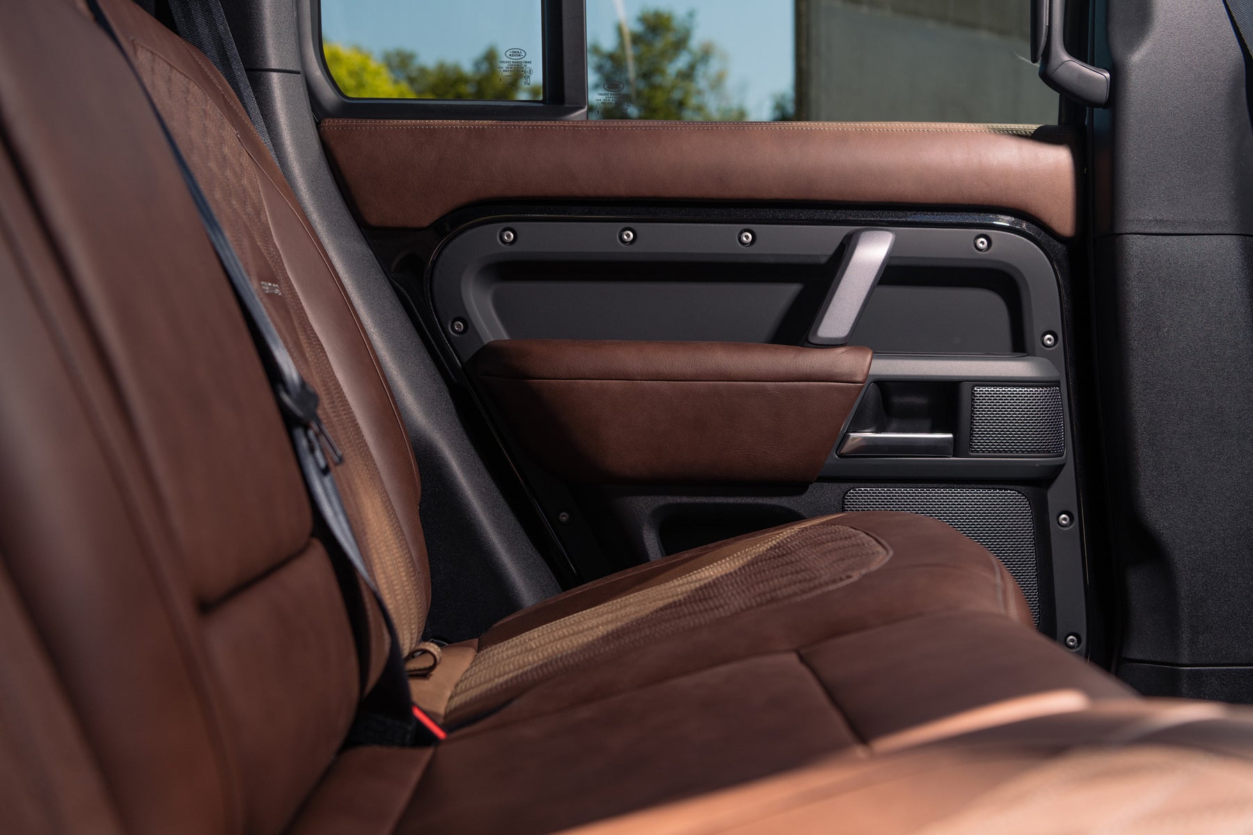 Defender 110 P400e - Santorini black