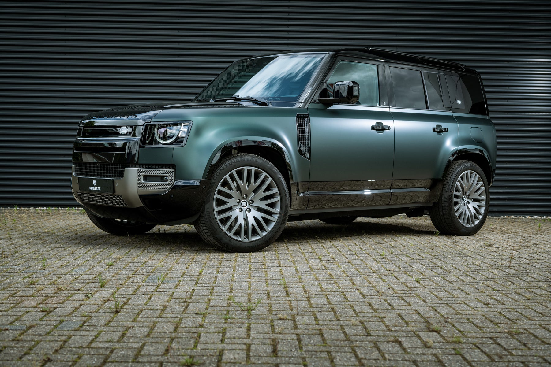 Defender 110 P400e - Deep green