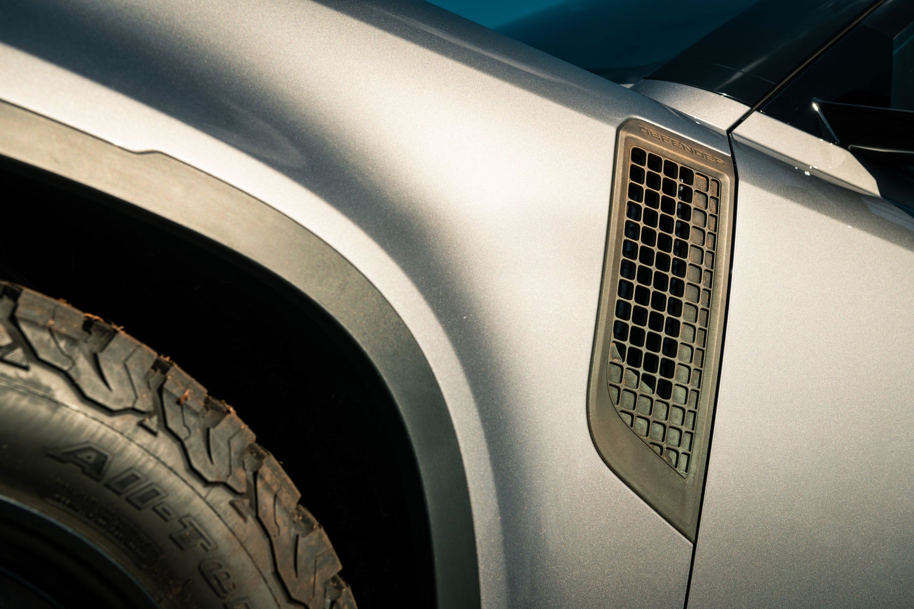 Defender P400e - Heritage Customs