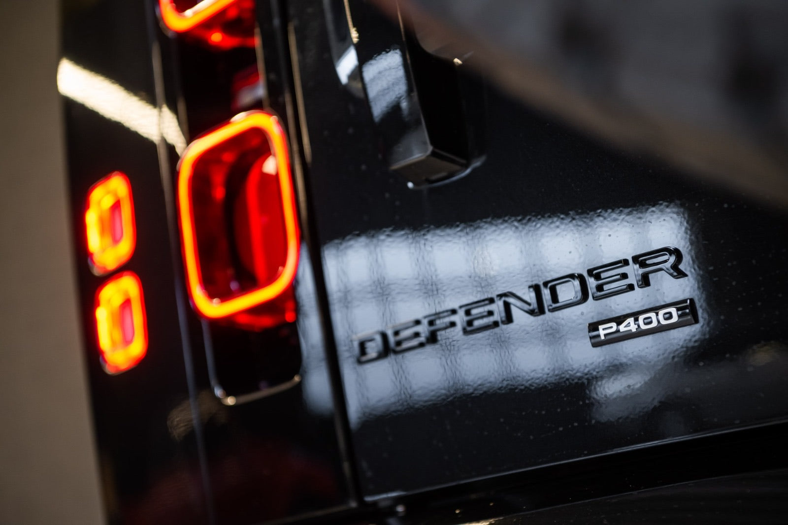 Defender 110 P400 - Santorini black