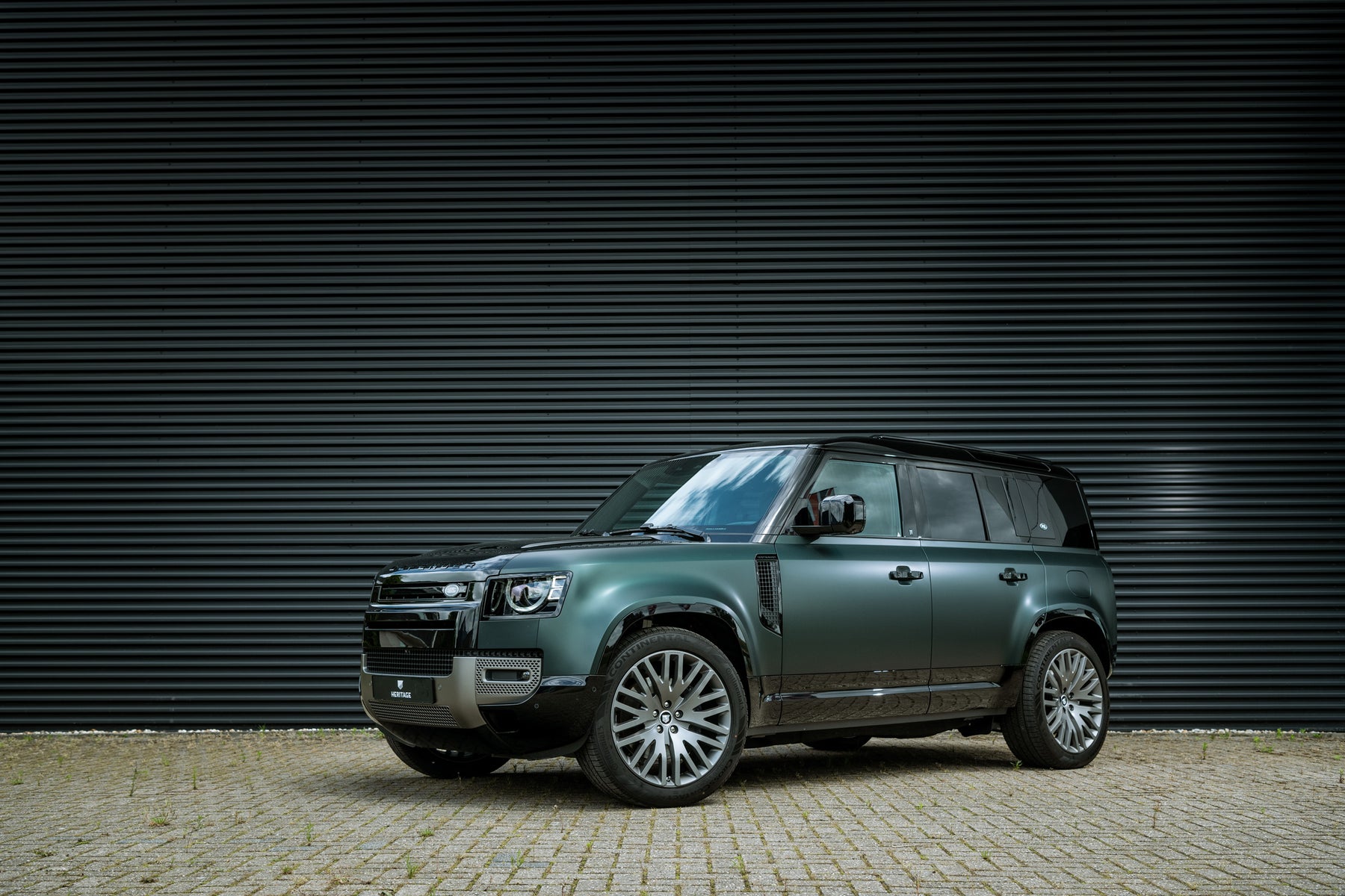 Defender 110 P400e - Deep green