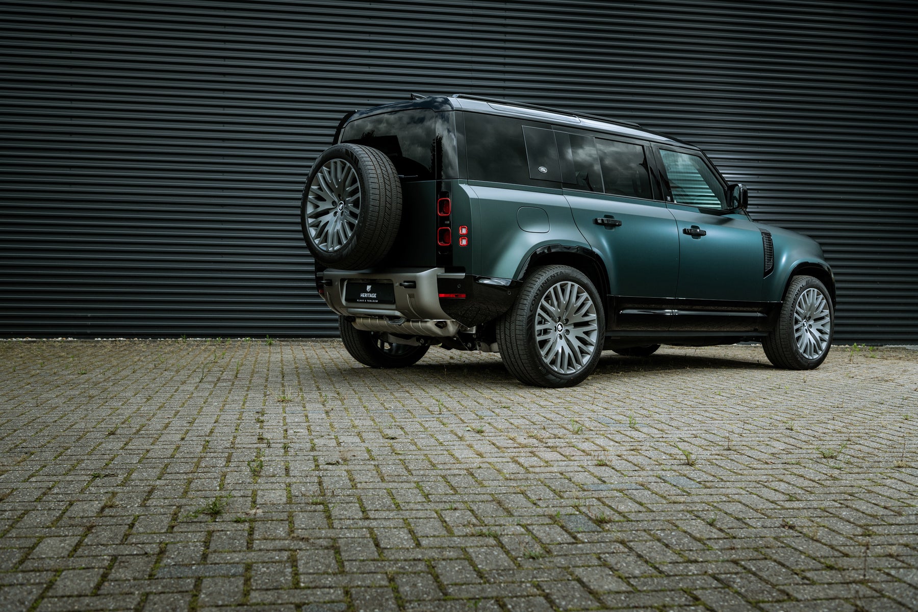 Defender 110 P400e - Deep green