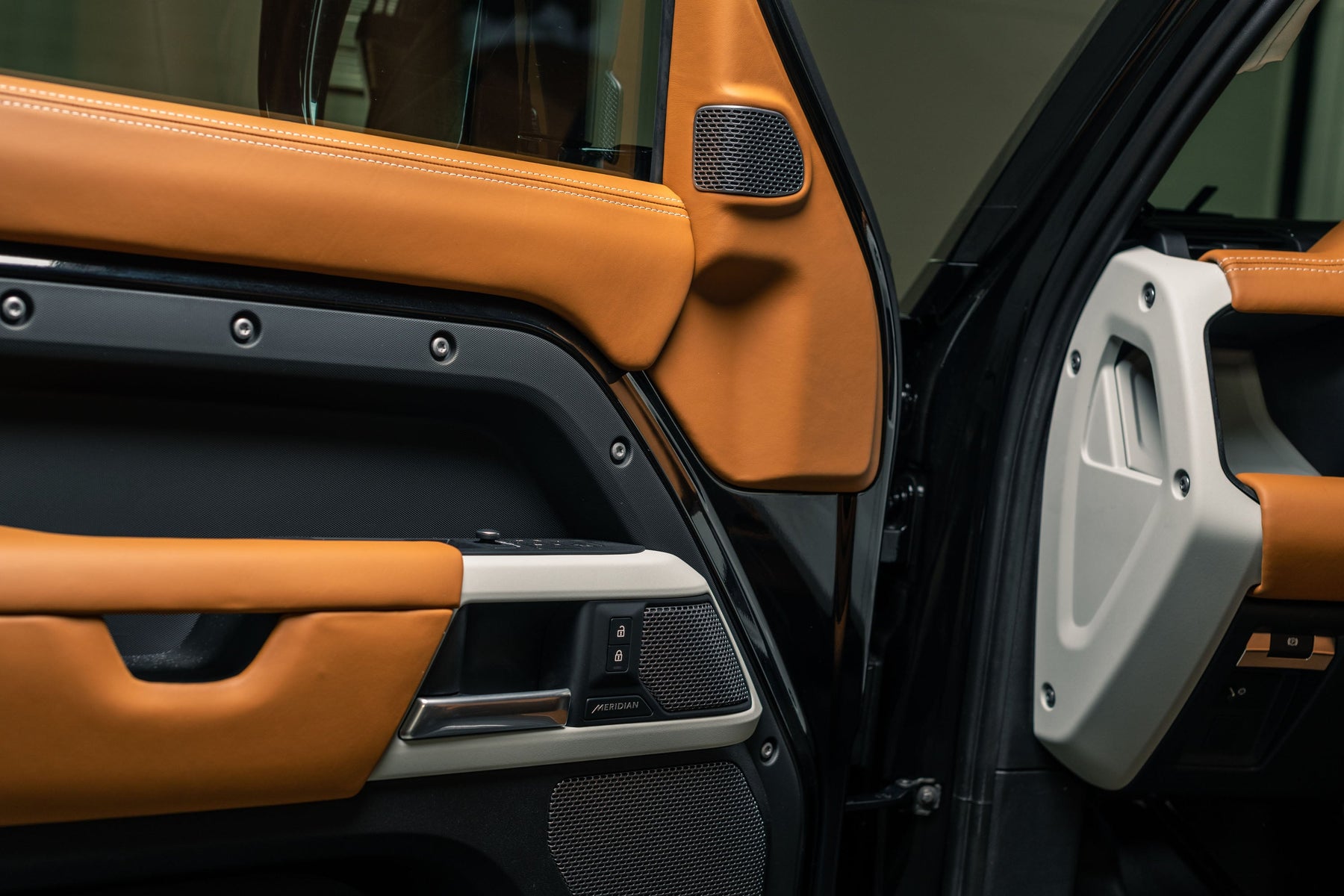 Defender 110 P400e - blue magic