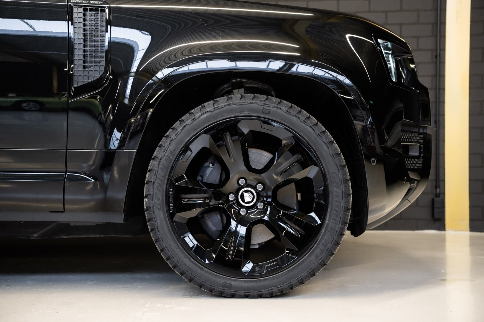 Defender 110 P400 - Santorini black