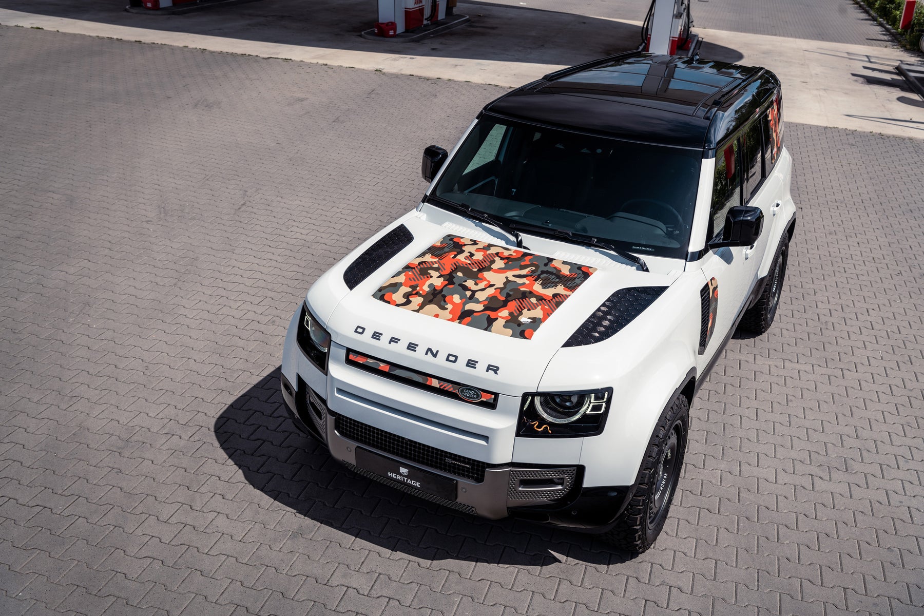 Defender 110 P400e - Camo commercial
