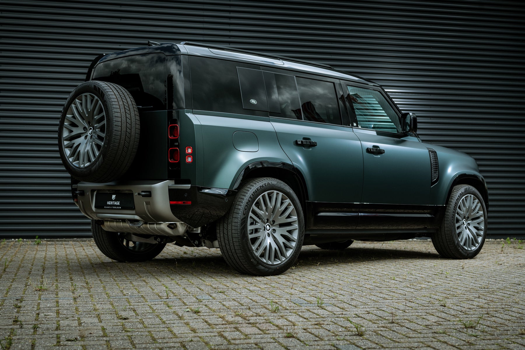Defender 110 P400e - Deep green