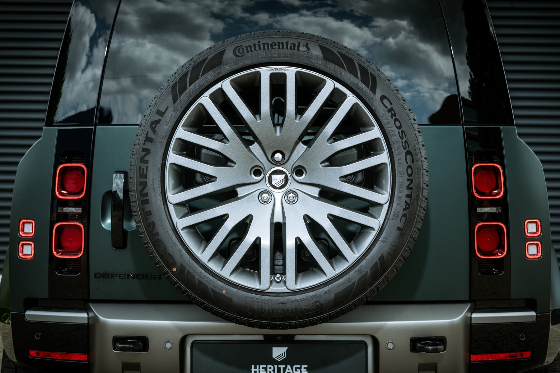 Defender 110 P400e - Deep green