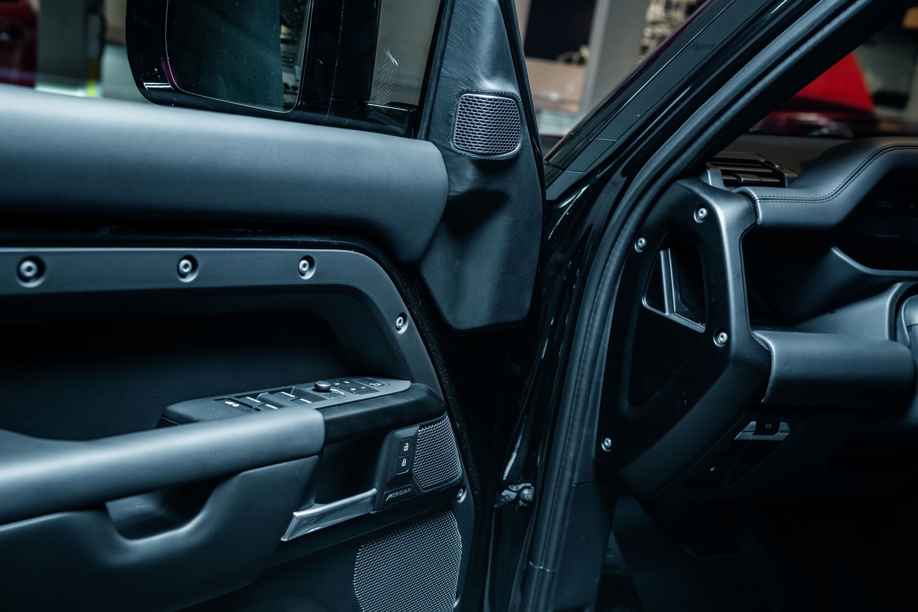 Defender P400e - Heritage Customs Sport