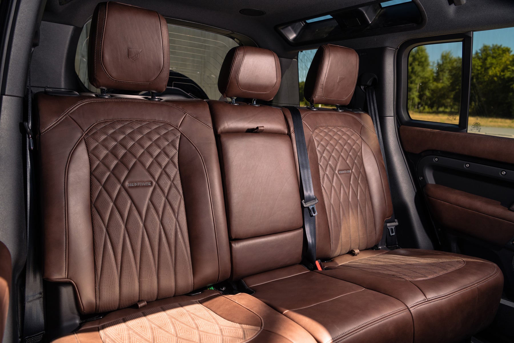 Defender 110 P400e - Santorini black