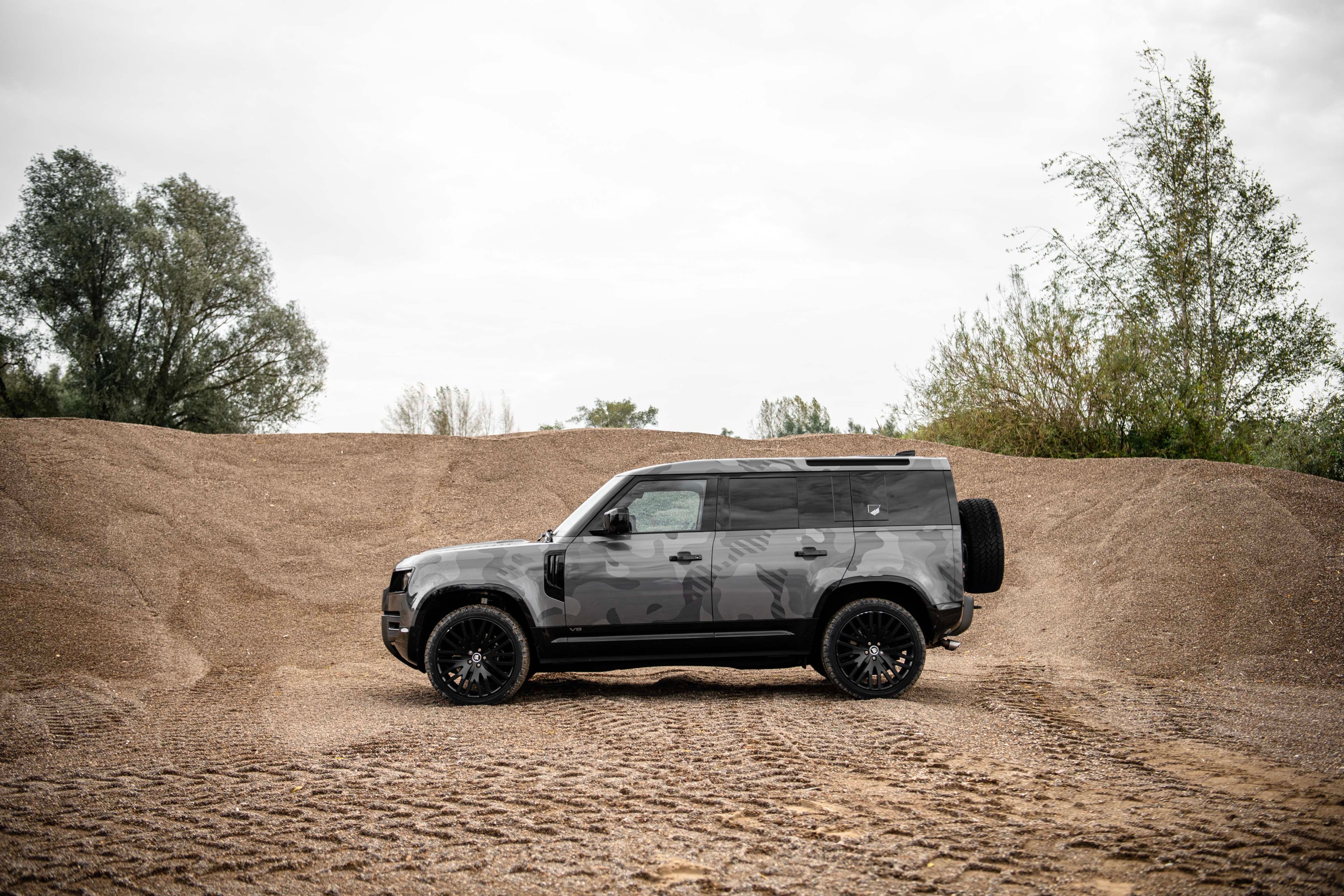 Defender 110 P525 V8  - Camo santorini black