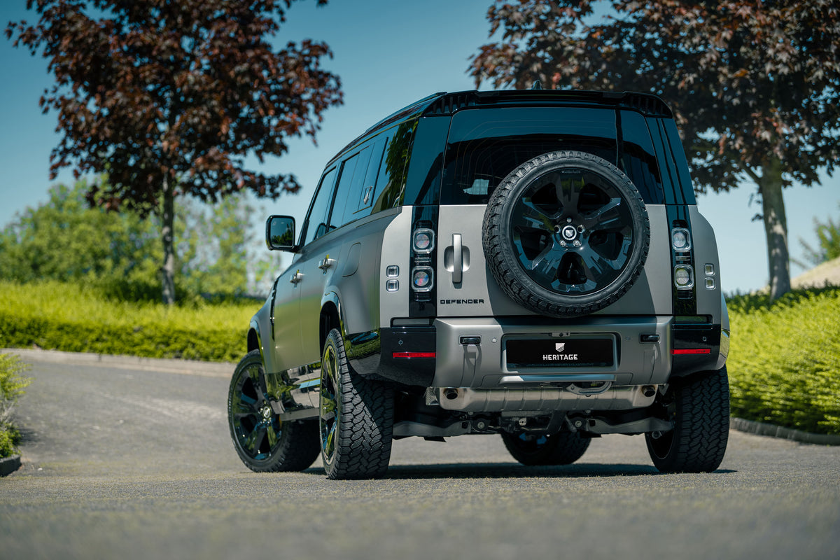 Defender 110 P300e - Silicon silver satin