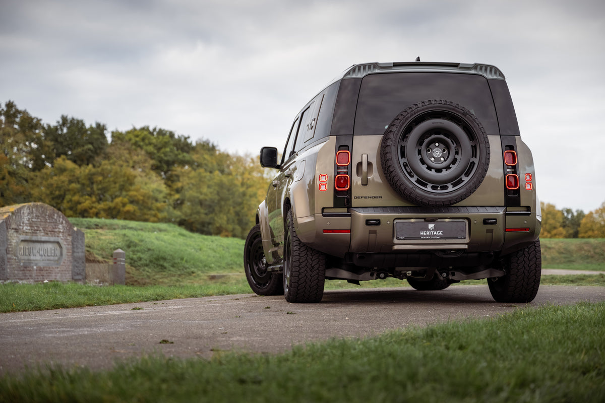 Defender 110 - P300e Gondwana stone