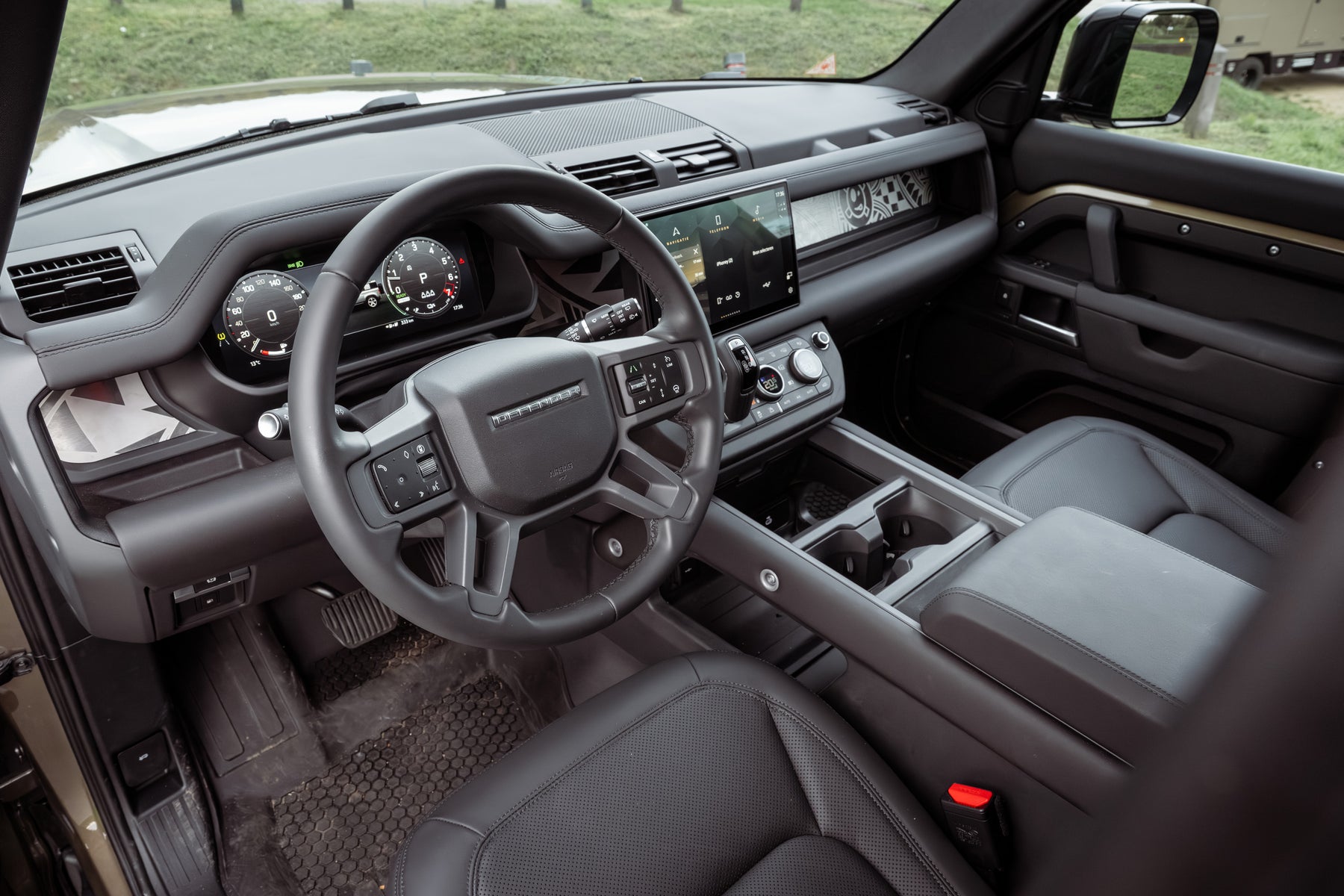 Defender 110 - P300e Gondwana stone