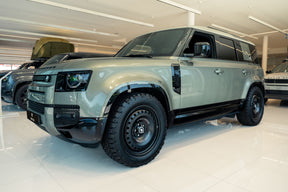 Defender 110 P300e - Pangea green - beige roof