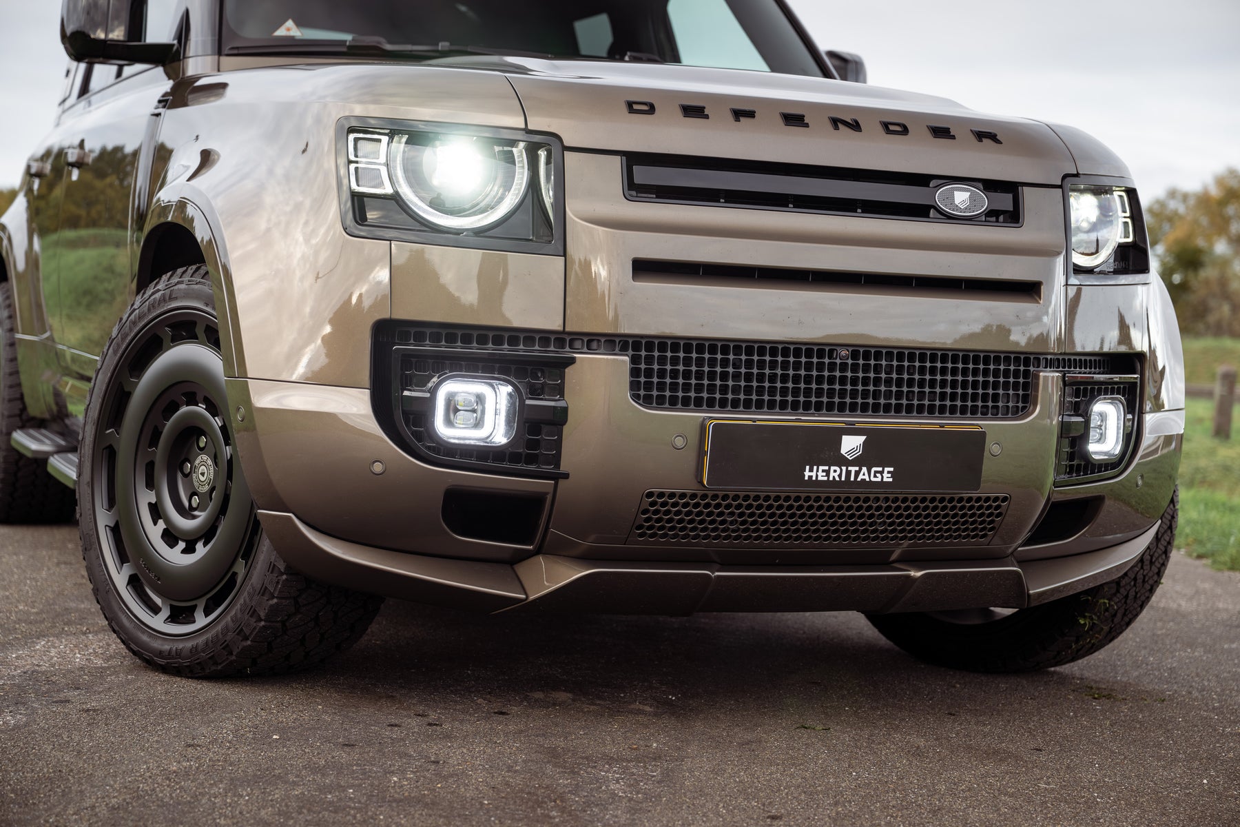 Defender 110 - P300e Gondwana stone