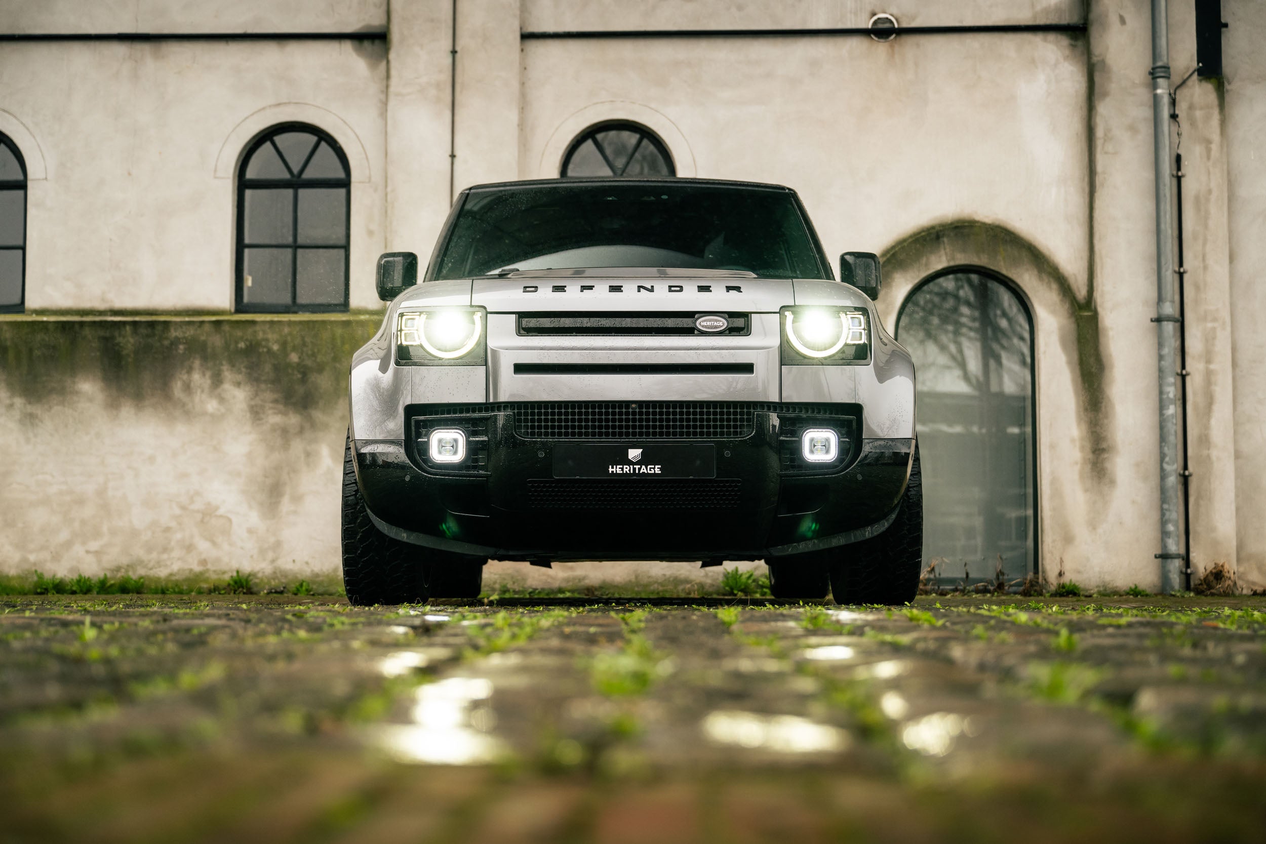 Defender 110 P400e - Eiger grey black pack