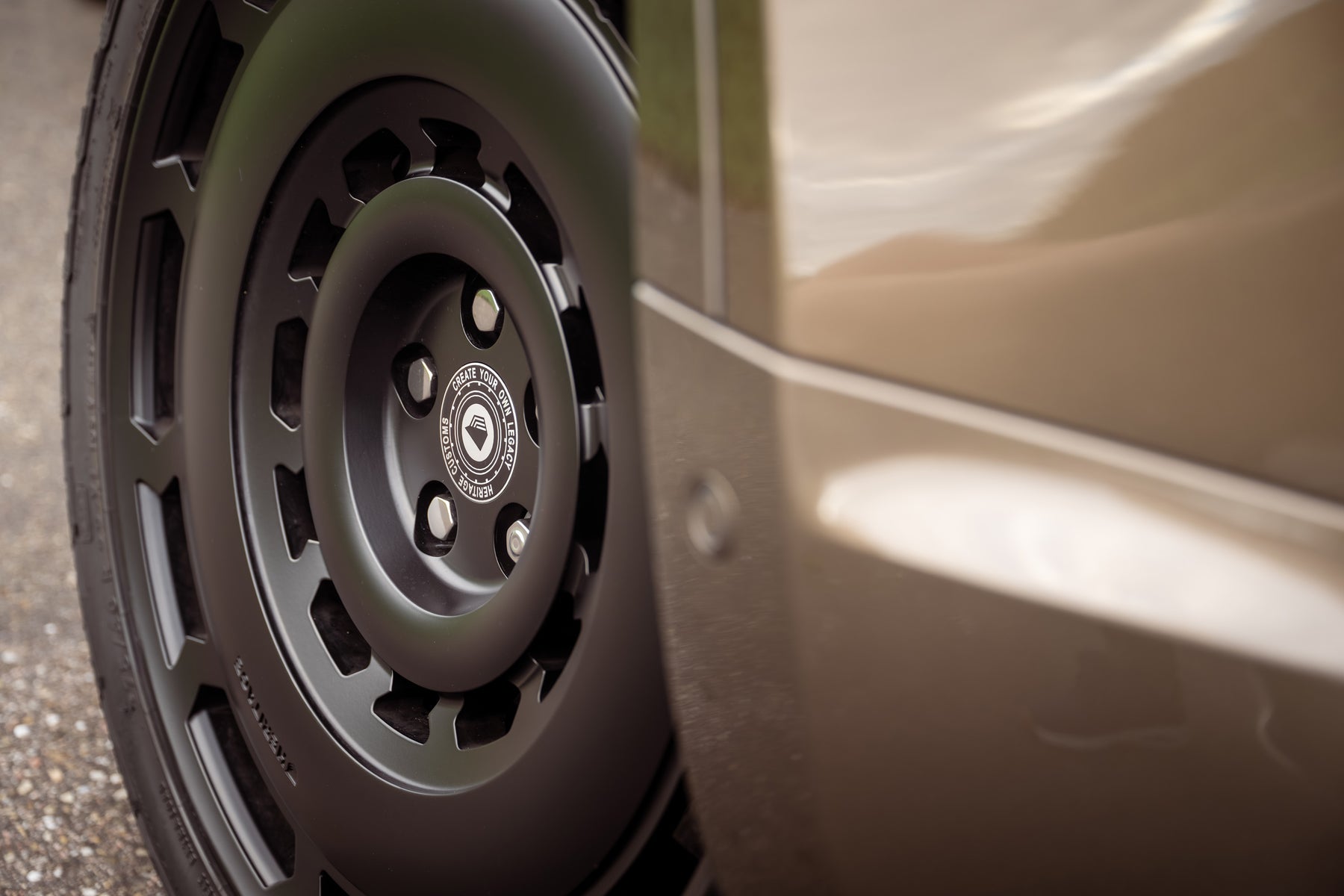 Defender 110 - P300e Gondwana stone