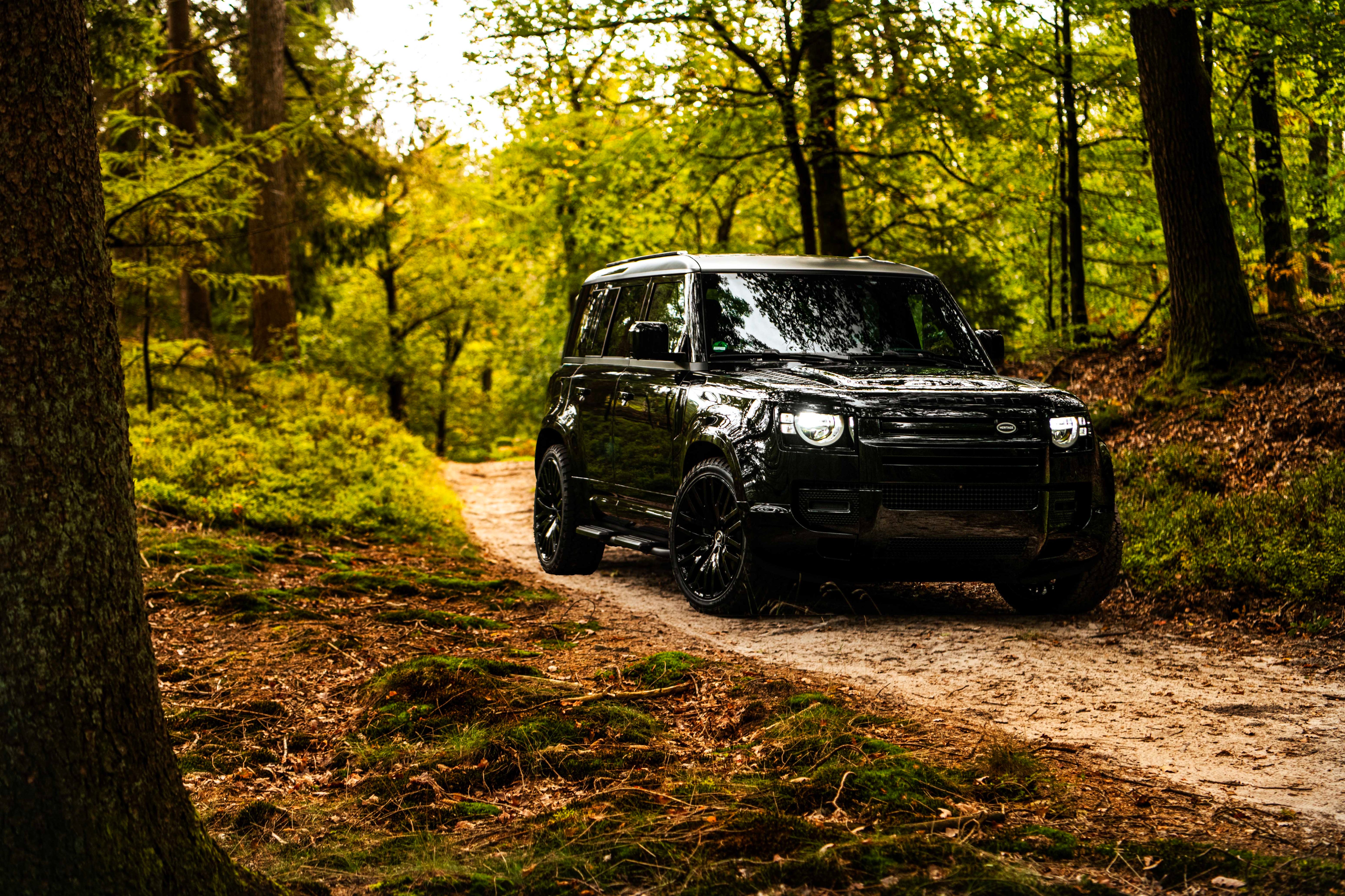Defender 110 P400e - Santorini black & bronze
