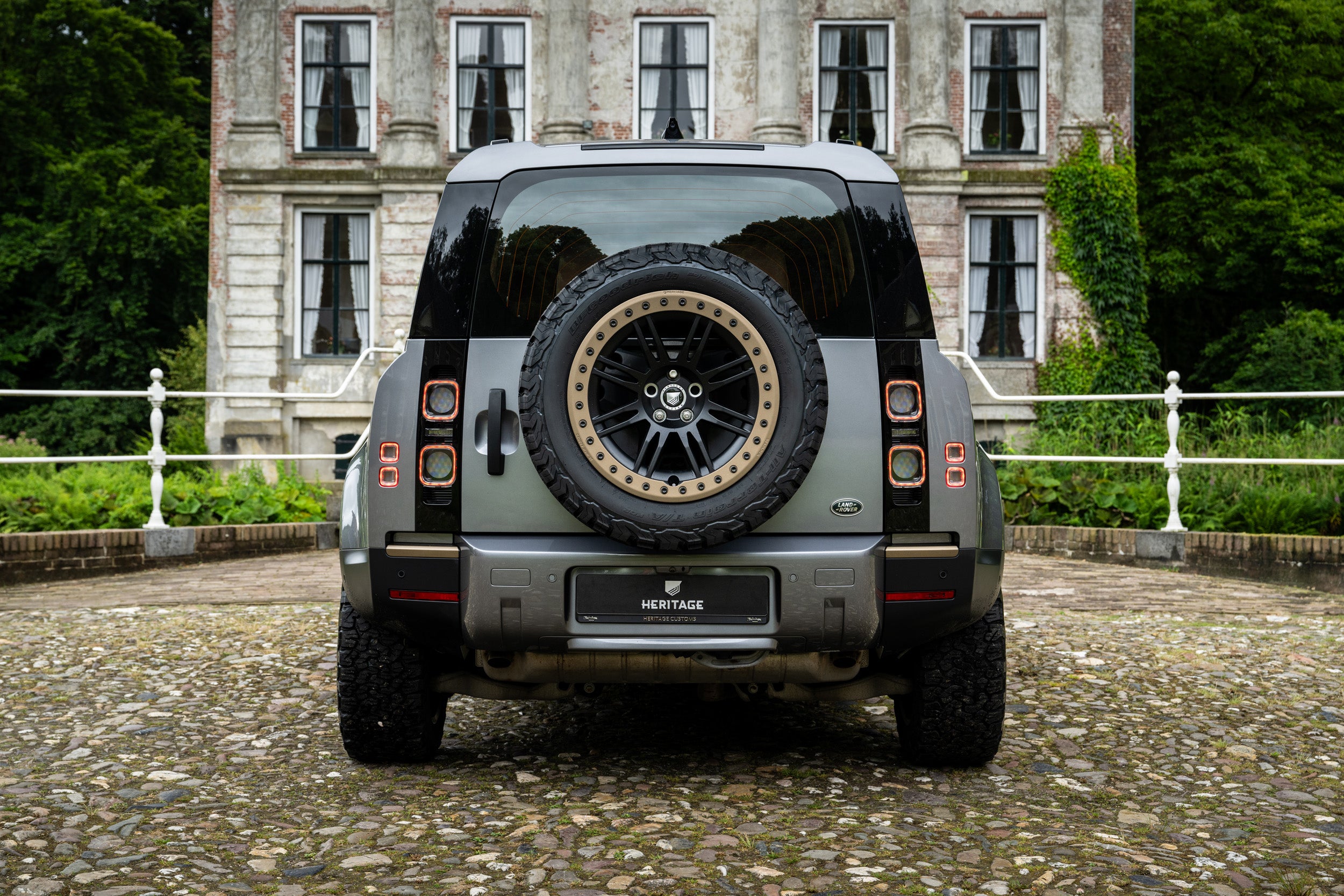 Defender 110 P400 - Eiger grey 7 seater – Heritage Customs
